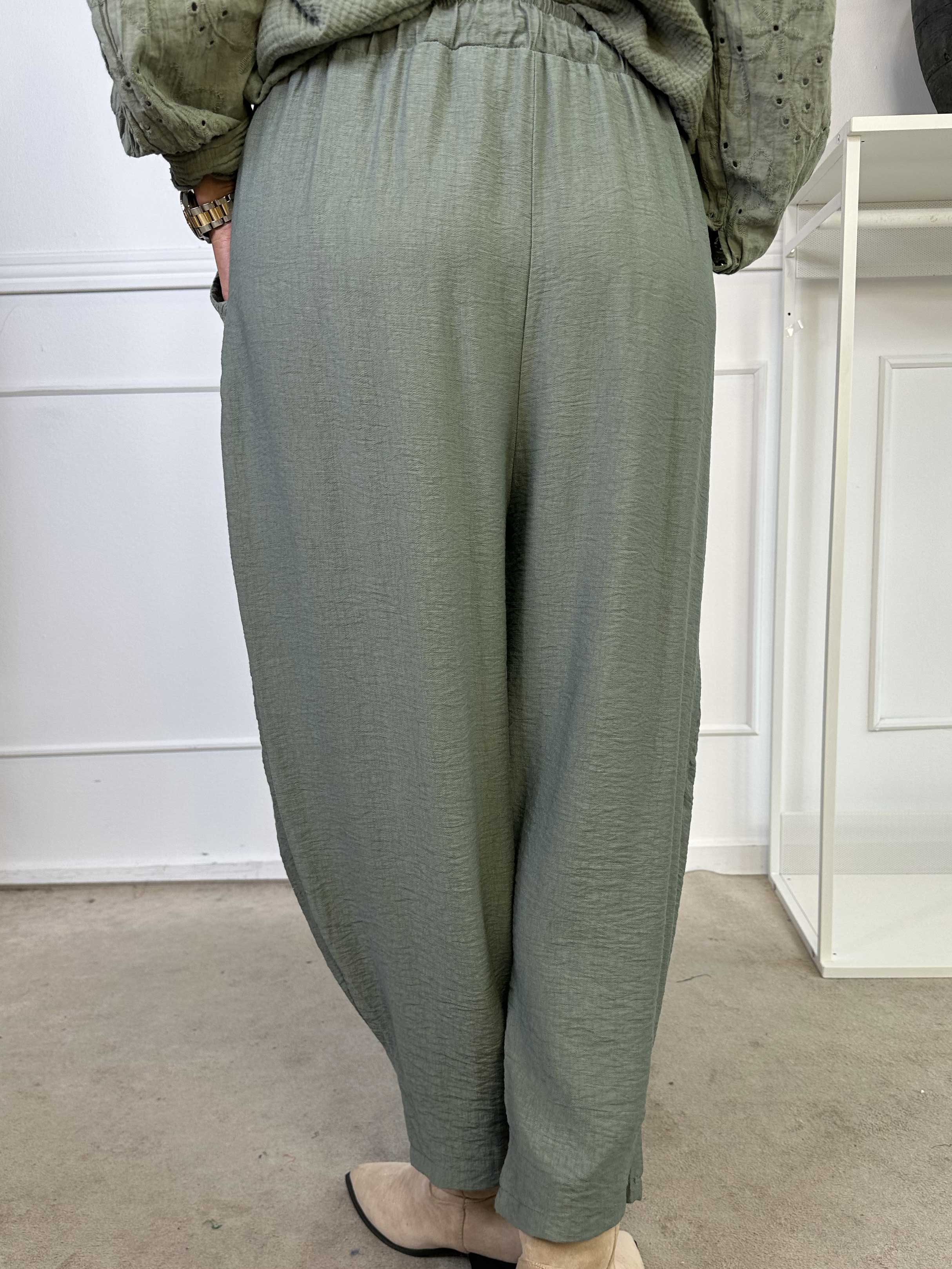 Ines - Løse bukser i viskose med pailletter på lommerne